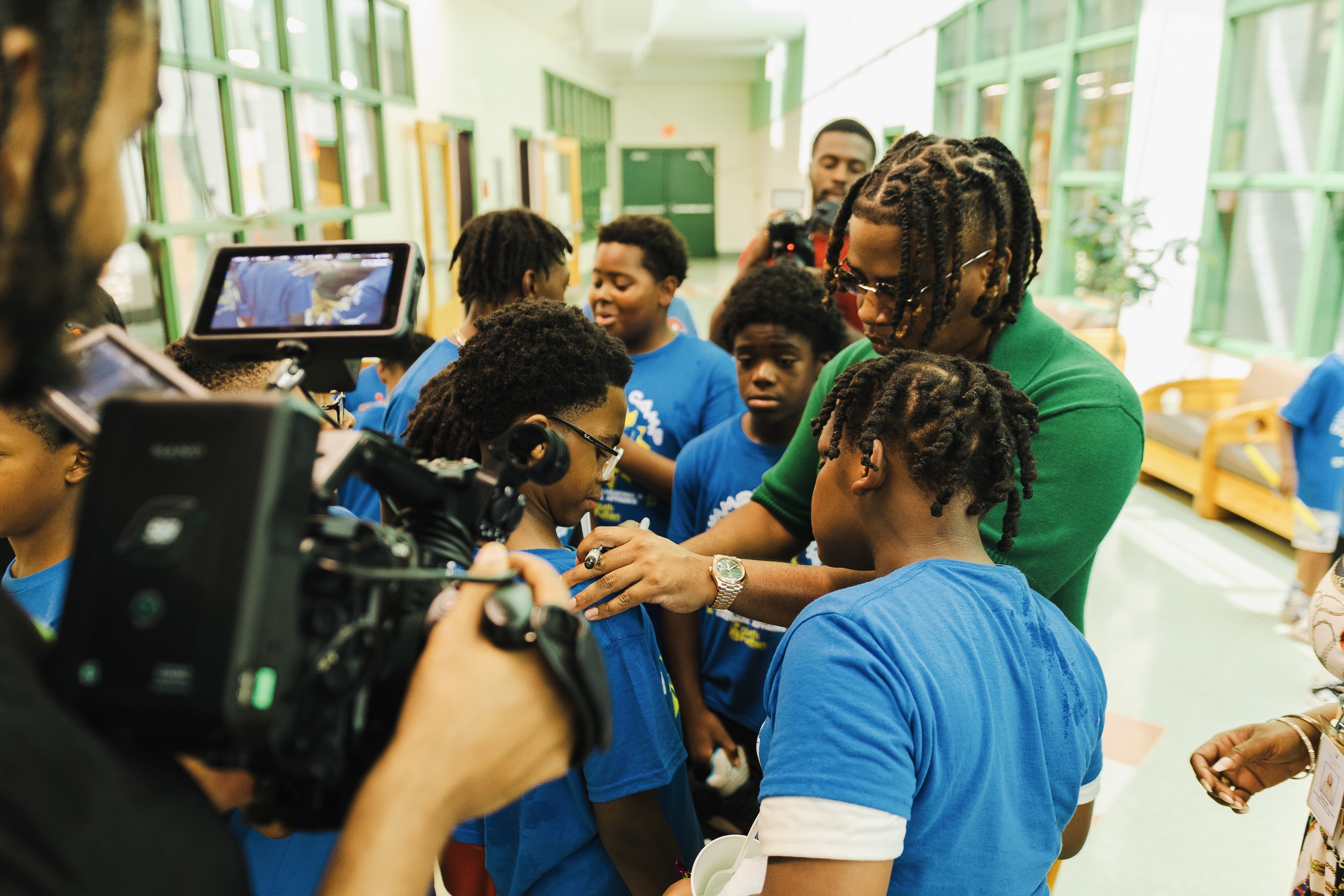 Turbo signing kids t-shirts